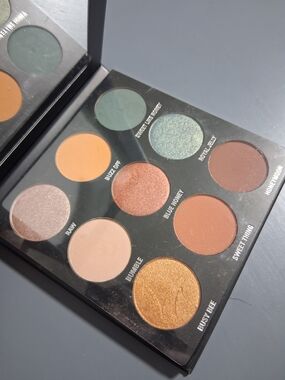 Kylie Cosmetics-Kylie Jenner Pressed Powder Palette